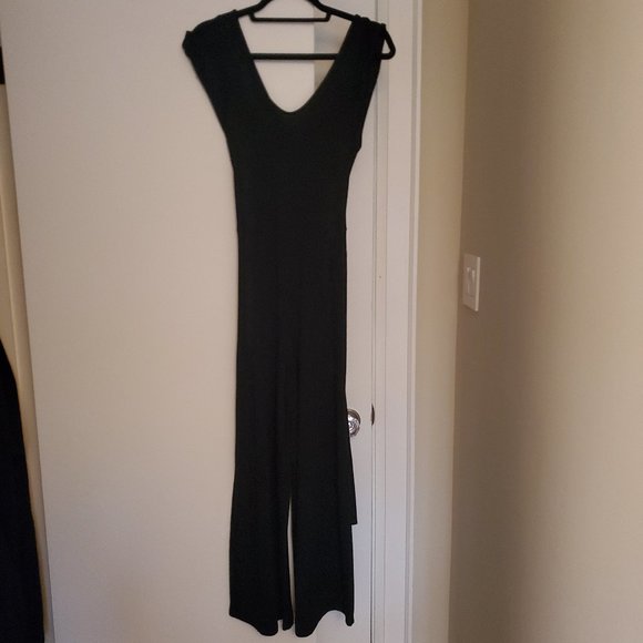 The gap jumpsuit with flare bottoms - Picture 5 of 5